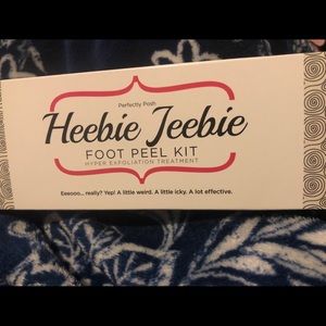 Perfectly posh heebie jeebie foot peel